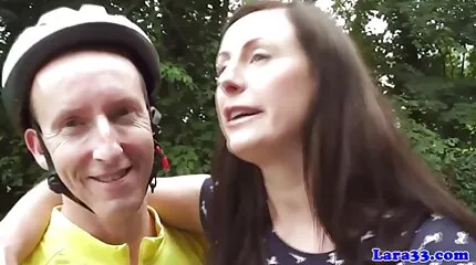 Nyilvános családi nyalás sex pornó