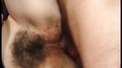 Felmászott egy fekete szép nagy pina faszra.