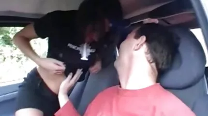 Busty ribanc Karma Rx kapott egy röpke cum kinyalt pina az arcán.