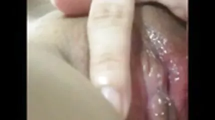 A nagy pina porno feleséget megbaszta a munkaadó, a férj pedig dugóban van.