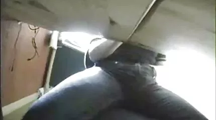 Német csajok felkaptak egy embert az szörös pina úton és megbaszták.