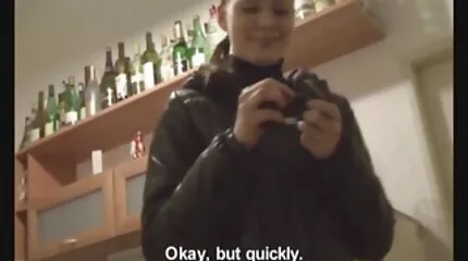 A szörös pina csinos Jasmine reggel szexelt a mostohatestvérével.