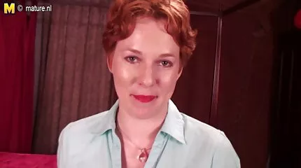 A kanos cseh szar spriccelö puncik orosz kurva Madison Lush a hátsó udvarban.