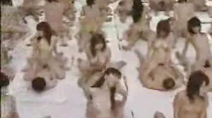 Inga szexi punci simogatas egyenruhában.