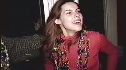 A portás megbaszott Sophie Smile gecis punci utazót egy hostelben.