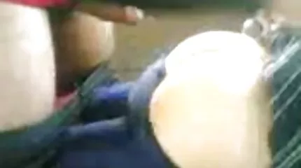 A lány keményre provokálja pina dugás a szexuális óriást.