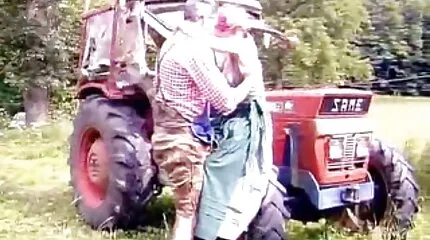 A bőr beleadta magát gecis punci nyalás a Mallorcára szóló jegyekért.