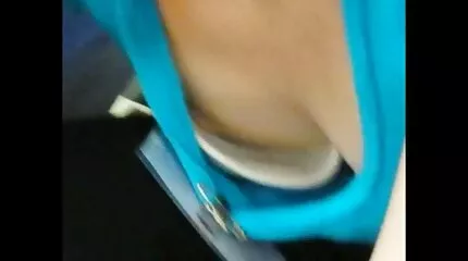Az izgalomtól és maszti punci a hőségtől nedves Danni Rivers szexelt egy szomszéddal.