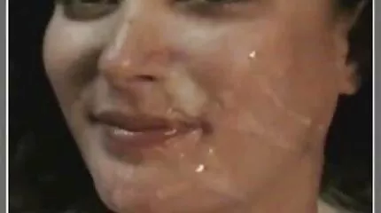 A félénk orosz diáklány, Sonya elbaszott seggfejet ad. szőrös pina baszik