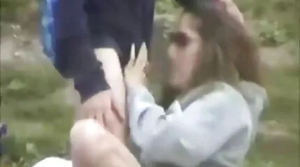 A neves színésznő, pornoszoros Megan Rain, akivel interjút készítettek kertész pozícióra.