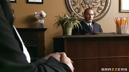 Van a kiváló proshmandovka Mia Melone a castingon. szőrös punci maszti