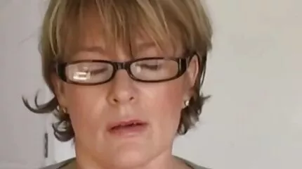 Tyler kibaszott elsőéves Eliza Jean. punci borotvalasa