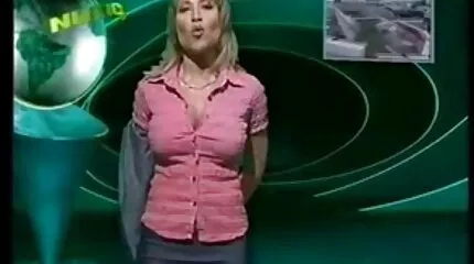 Keira szereti a szőke szőrös pina kövér kakast.