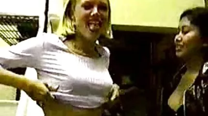 Sarah Vandella zenetanár elcsábította tanítványát, punci borotválás Juan.