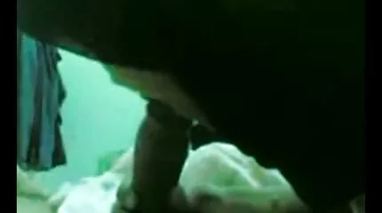A kék szuper puncik szemű sovány Anya Olsen az erős izgalomtól hangosan felnyög.